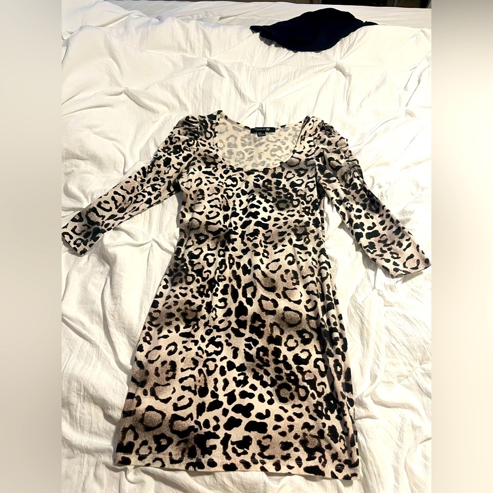 Black and white leopard print casual short dress from Forever 21. Size small